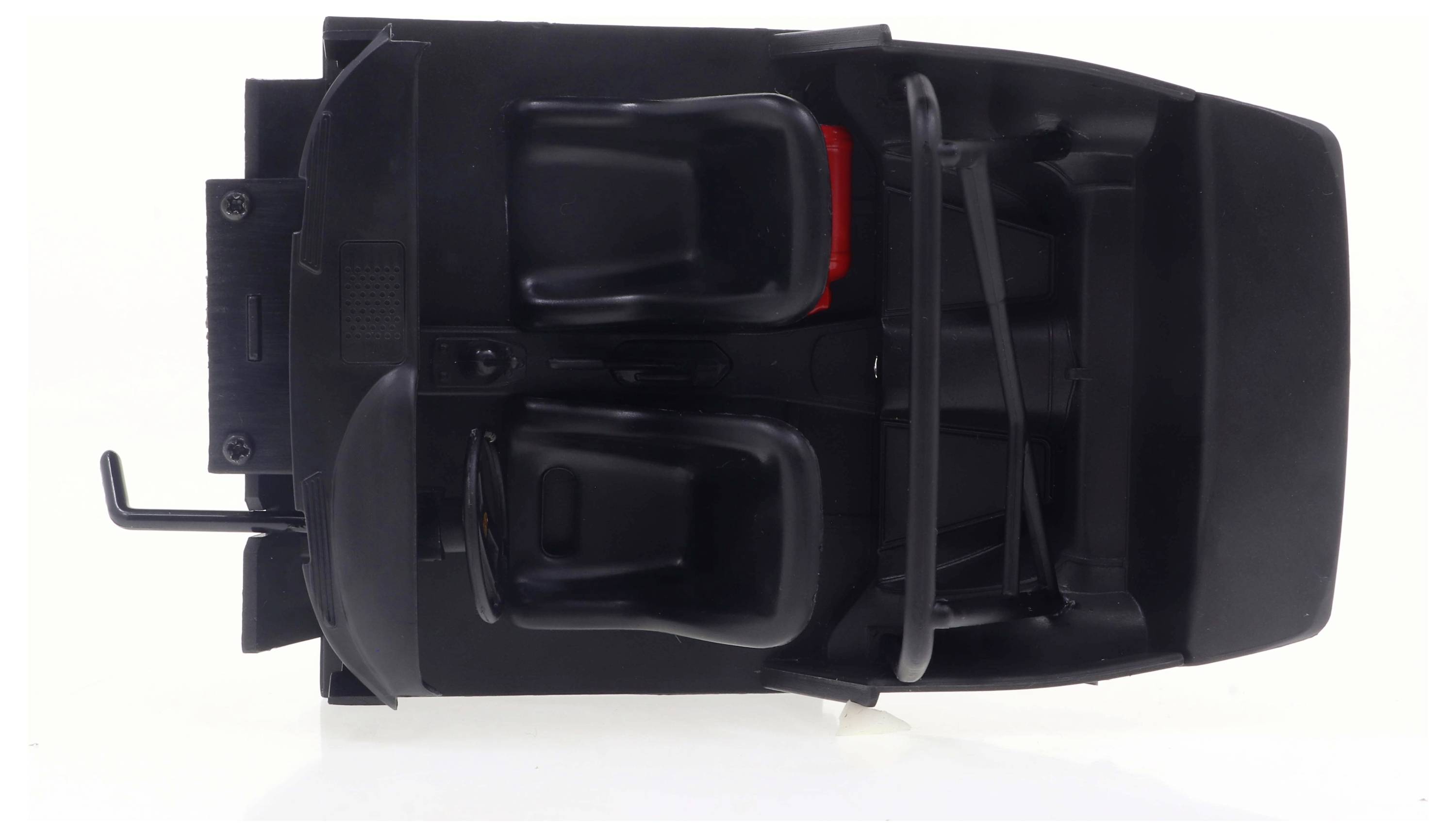 Okrągła, czarna konstrukcja z dwoma miejscami siedzącymi. Służy jako powierzchnia lub platforma do prezentacji małych przedmiotów.