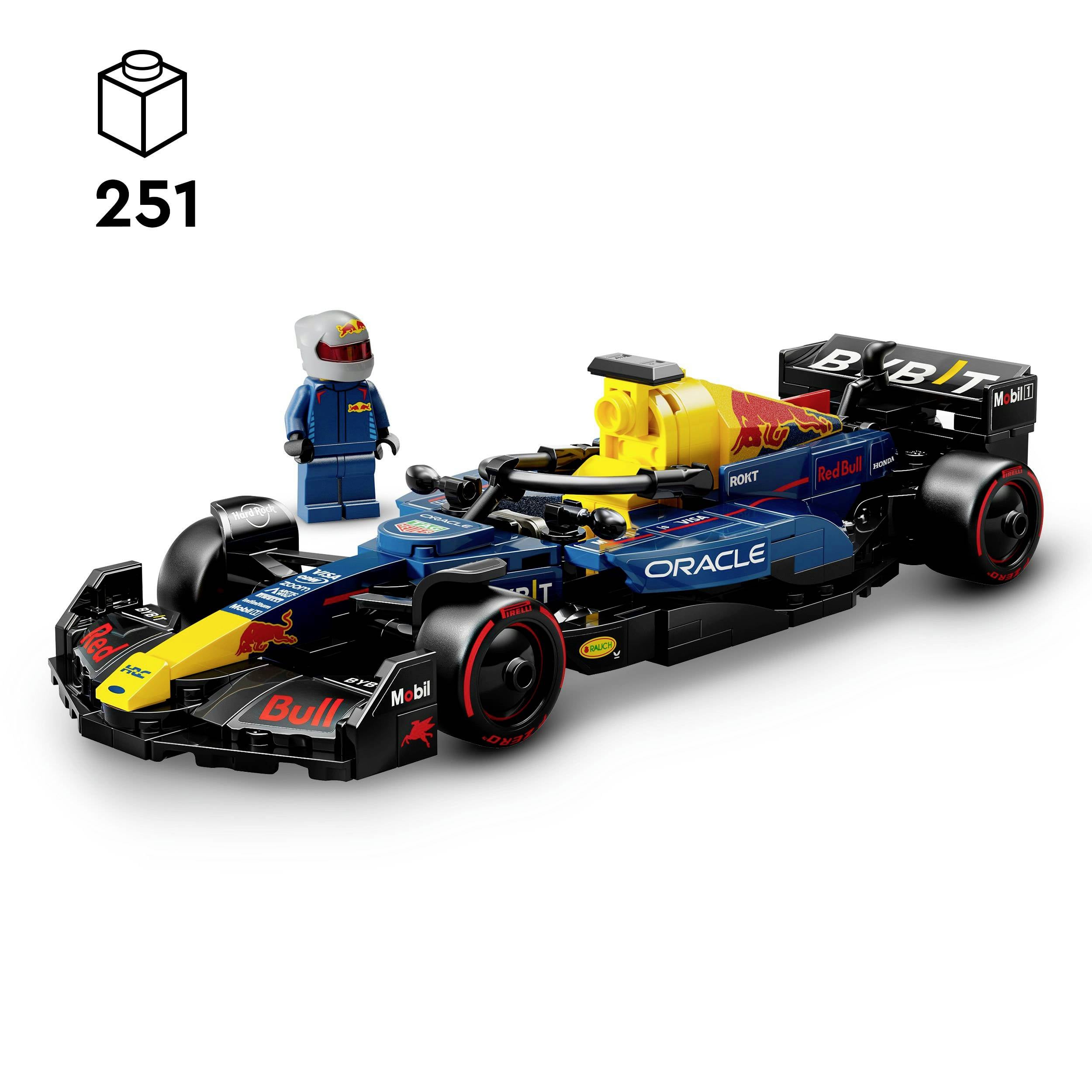 Samochód Formuły 1 z klocków Lego w kolorach czarnym i niebieskim z logo. Obok stoi figurka Lego w stroju wyścigowym. W lewym górnym rogu napis '251'.