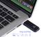 Pendrive jest podłączony do laptopa. Na ekranie widoczne są oprogramowanie do edycji wideo i klipy wideo. Tekst u dołu: 'Plug and Play'.