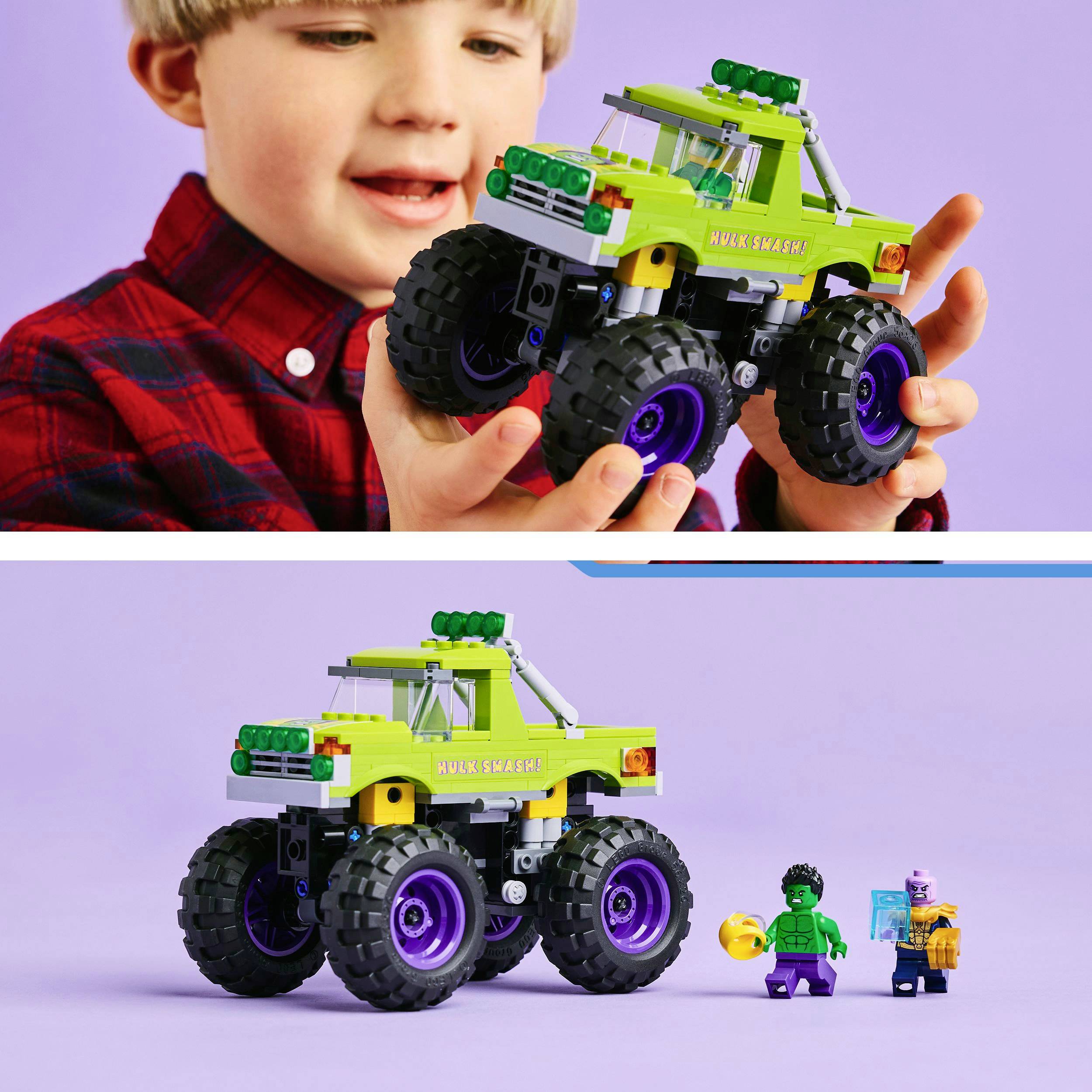 Dziecko trzyma zielony model monster trucka z Lego z napisem 'Hulk Crush!'. Poniżej stoją figurki Lego przedstawiające Hulka i Thanosa.