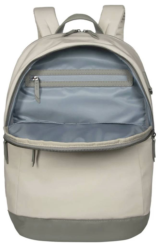 Beżowy plecak z otwartą komorą główną, w której widoczna jest mała kieszeń wewnętrzna.