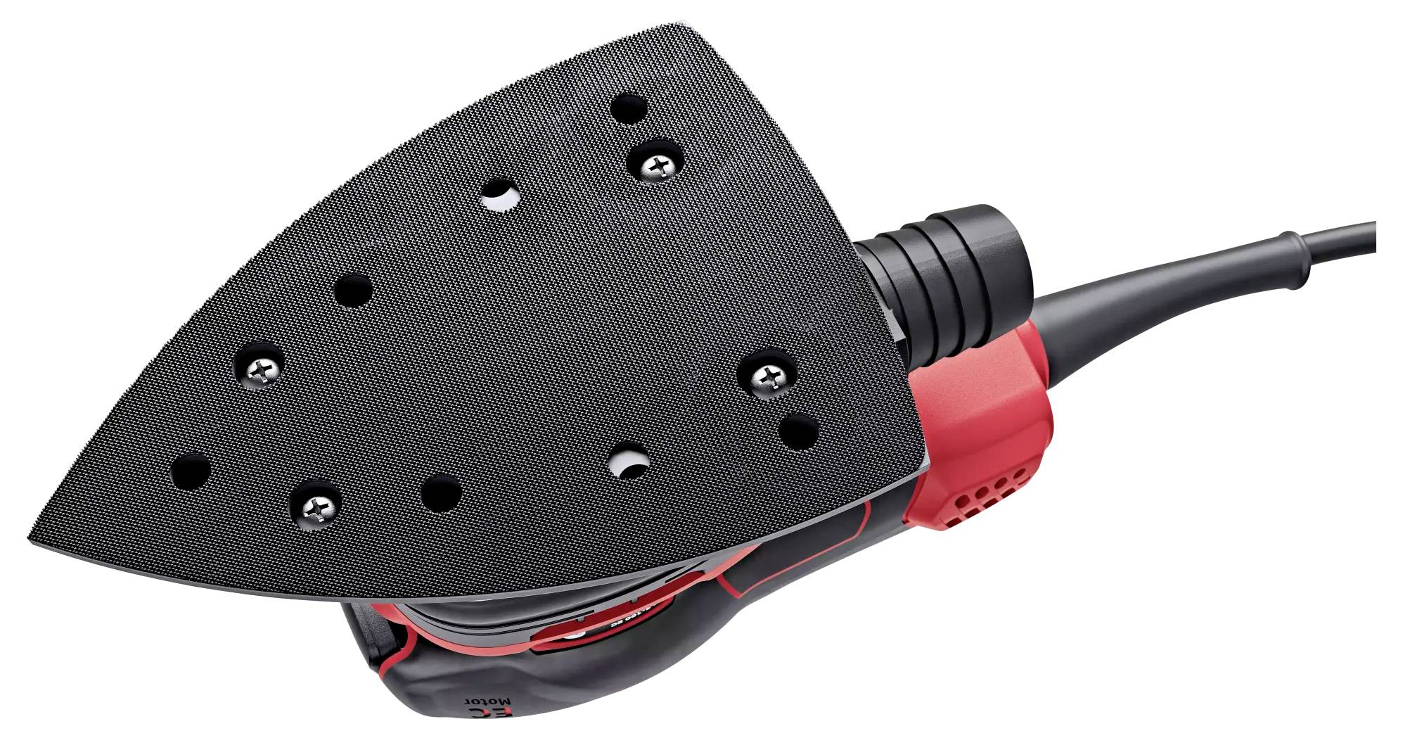 Trójkątna szlifierka z wieloma otworami na powierzchni szlifującej, w obudowie w kolorach czerwonym i czarnym, z przewodem zasilającym, sfotografowana z perspektywy bocznej.