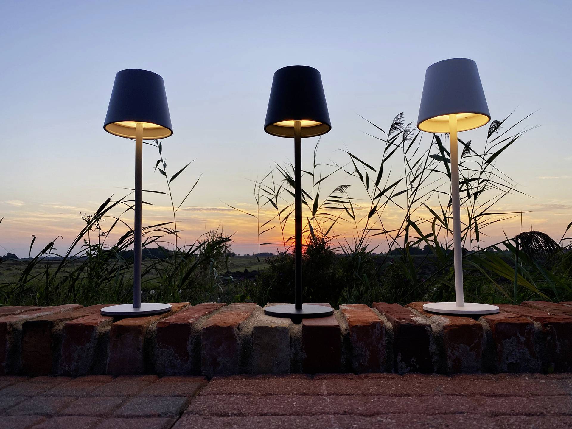 Акумуляторна настільна лампа m-e modern-electronics LUNA-80 S 41436 LED постійно вбудована 3 Вт чорна