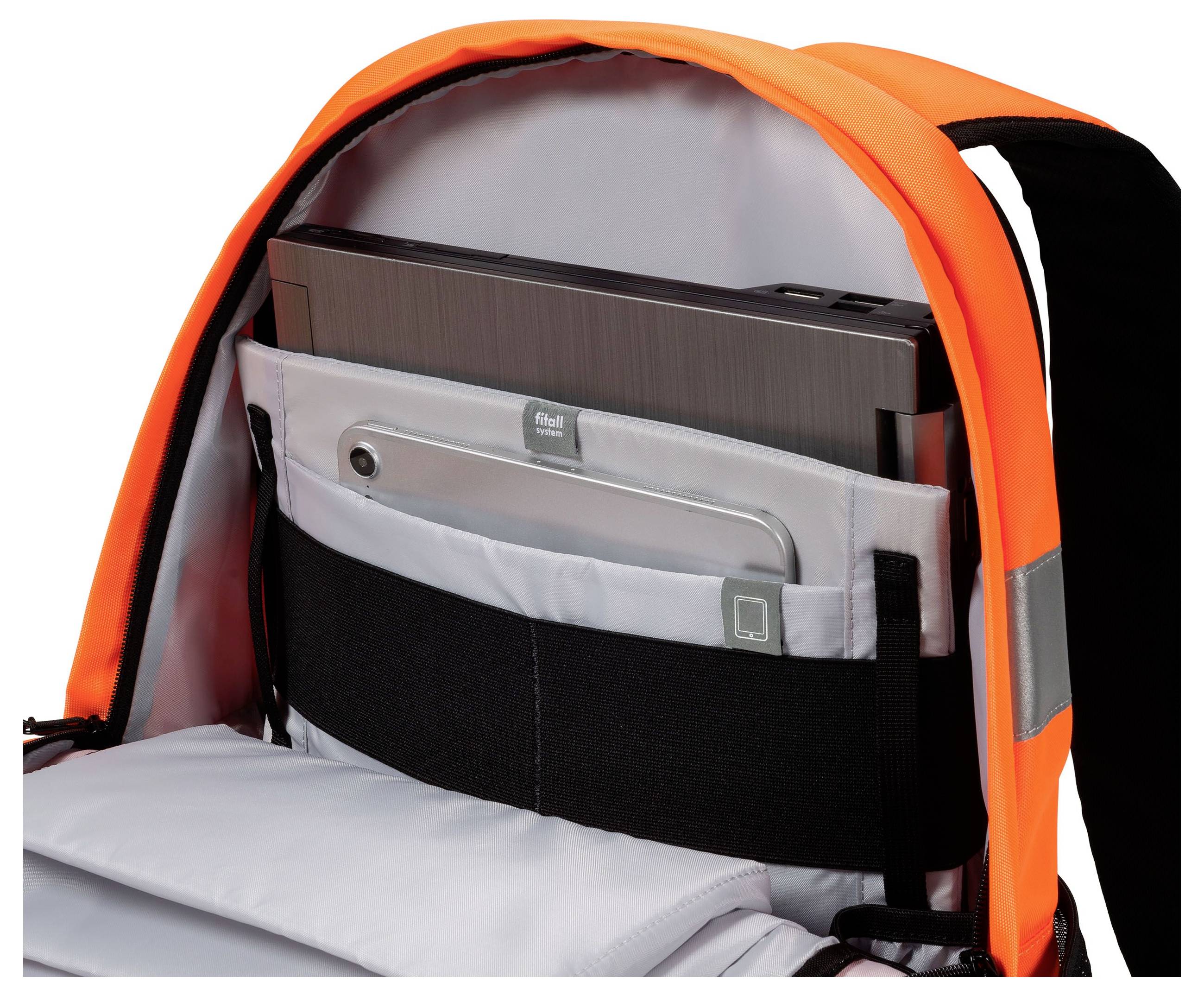 Plecak z otwartą komorą i jasnooranżową podszewką prezentuje laptopa i tablet umieszczone w oddzielnych kieszonkach wewnętrznych.