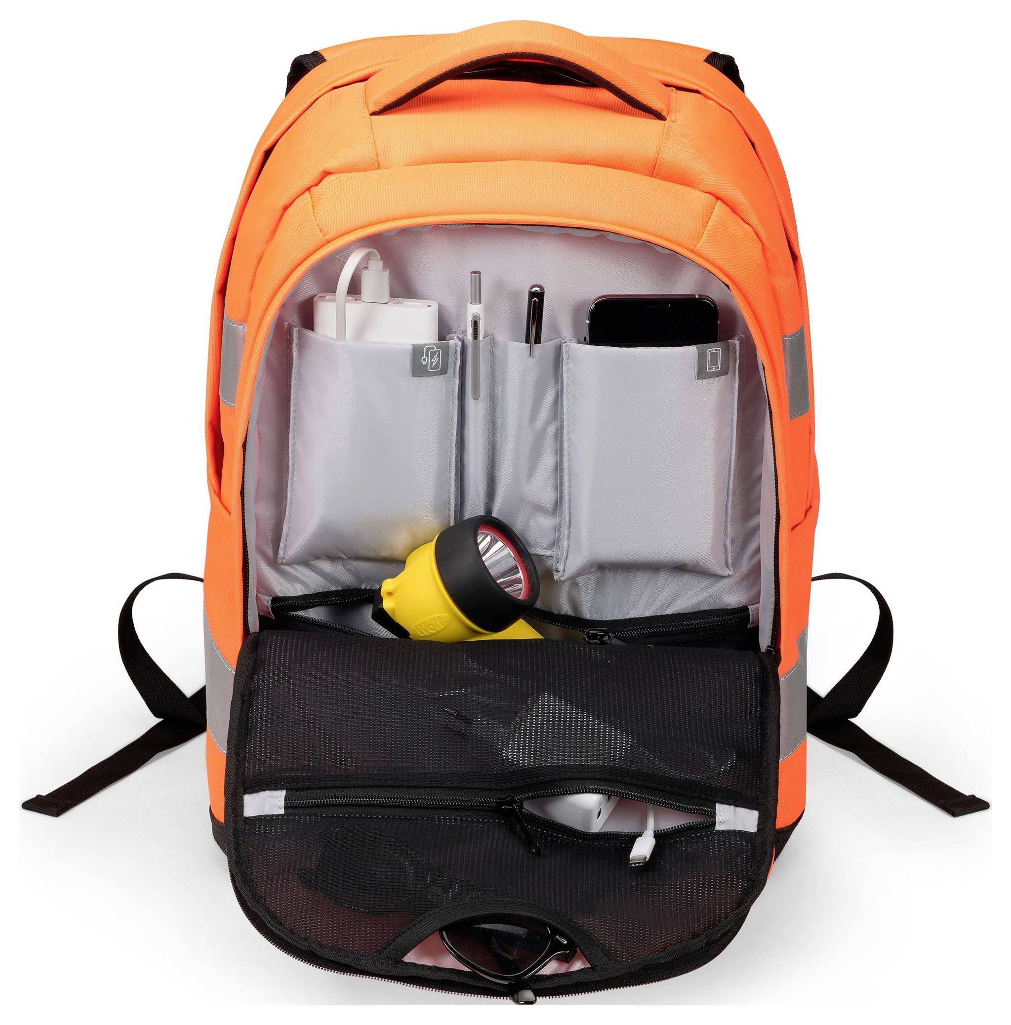 Pomarańczowy plecak z otwartą kieszenią prezentuje dobrze zorganizowane wnętrze, w którym widać latarkę, kabel do ładowania, długopisy i inne przedmioty.
