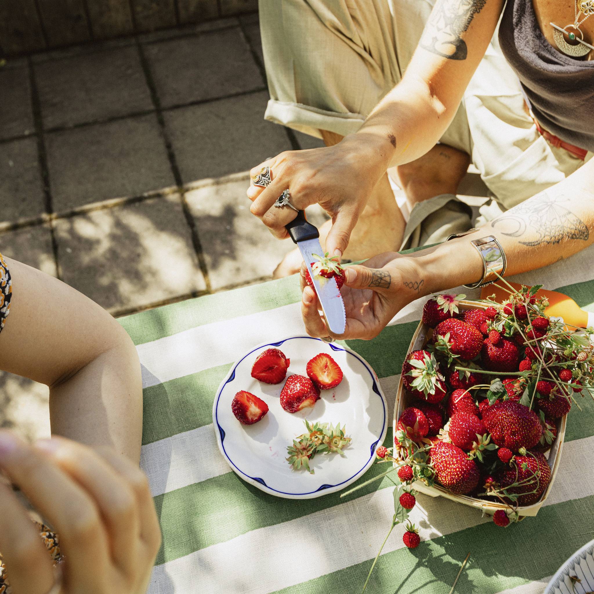 Ніж для помідорів Fiskars 1057543 чорний, довжина 230 мм