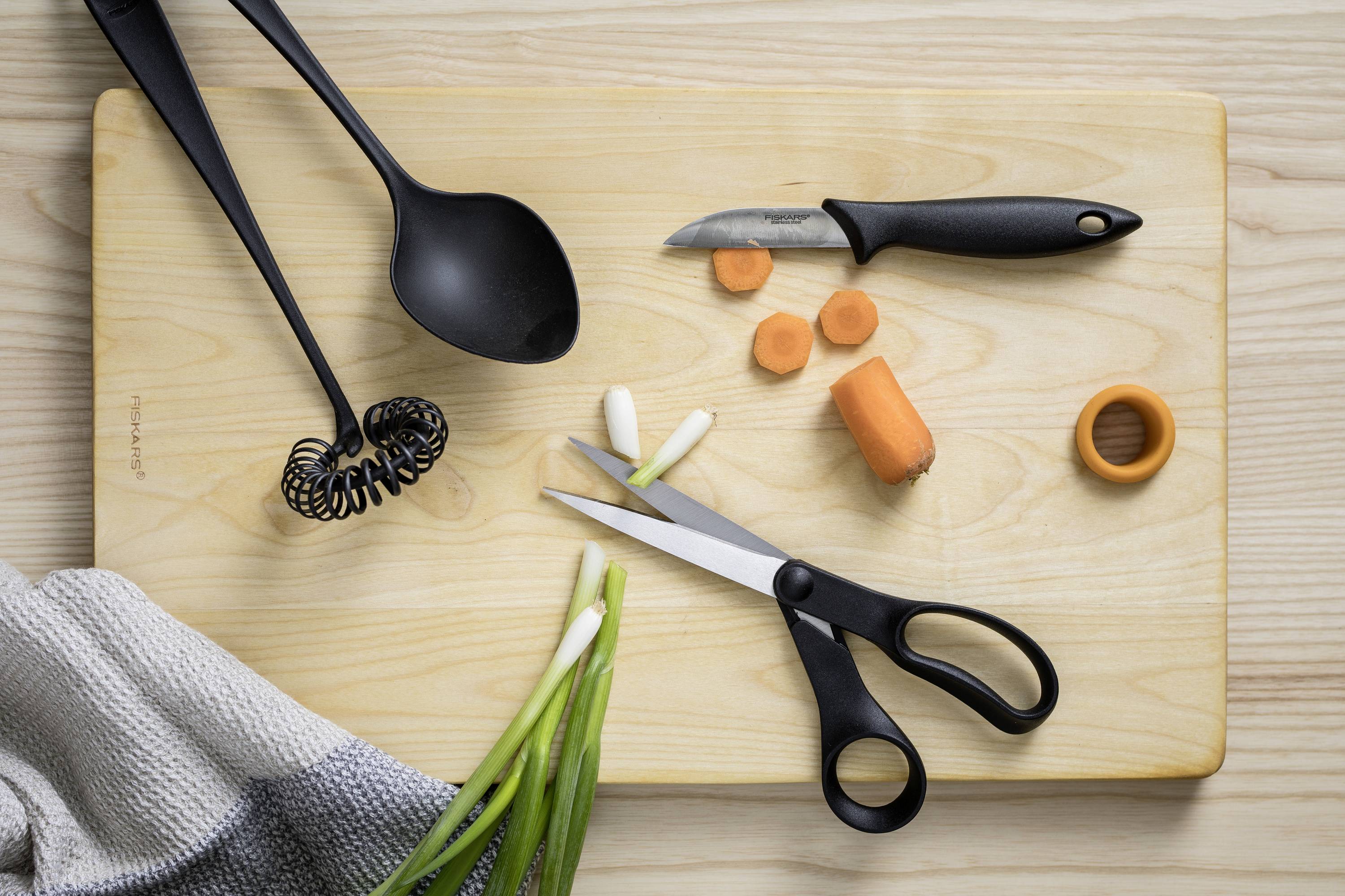 Ножиці Fiskars 1023817 для дому, для лівої та правої руки, 210 мм, чорні