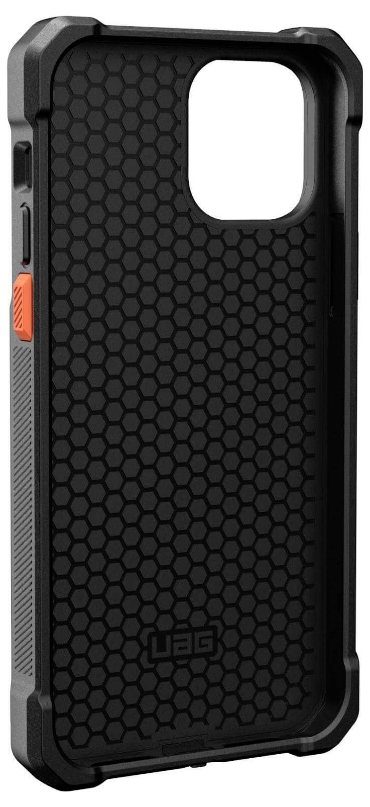 Czarne etui na smartfona z wytrzymałą strukturą plastra miodu i wzmocnionymi narożnikami. Logo marki 'UAG' na spodzie.