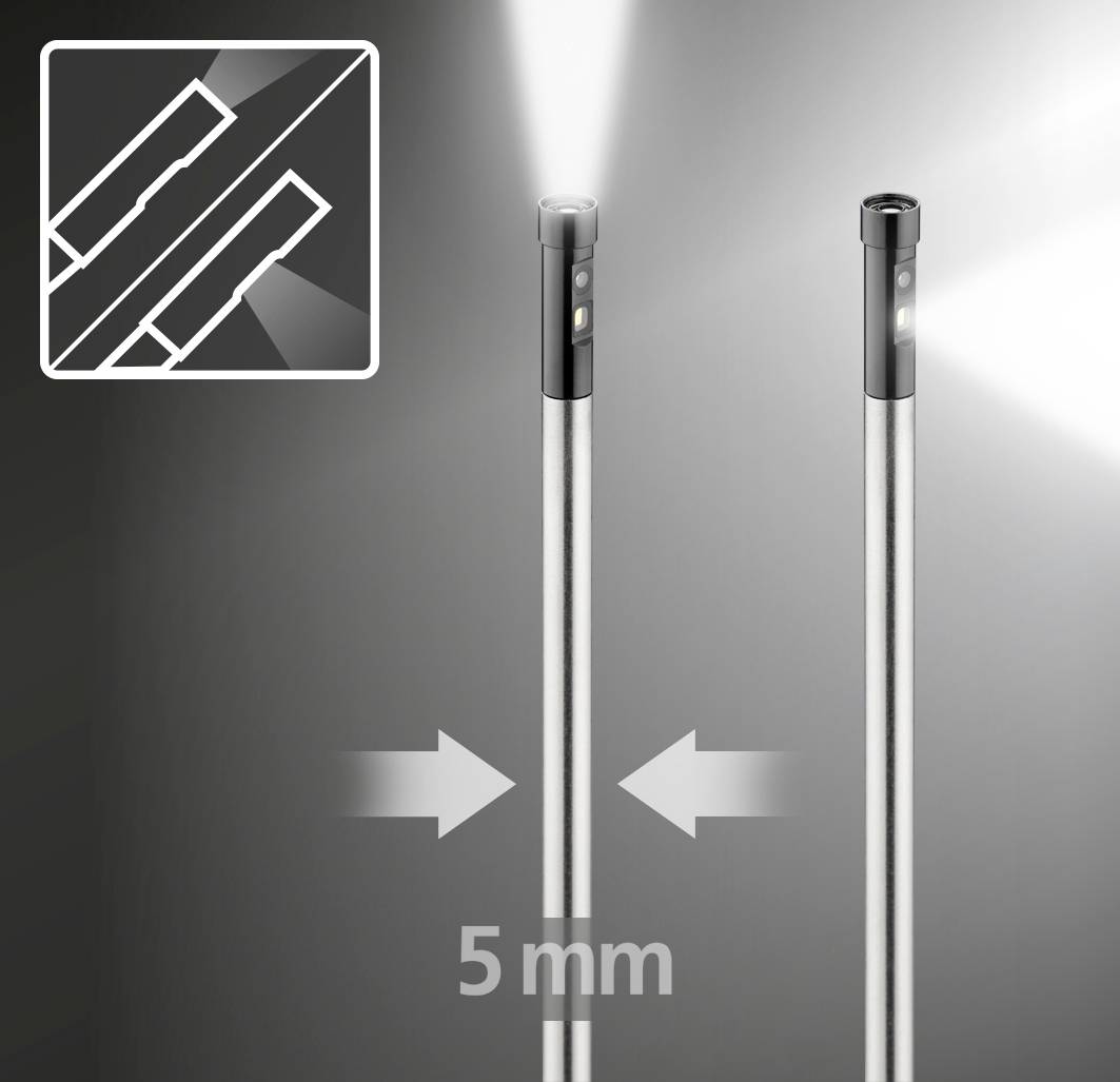 Dwie cienkie, świecące metalowe pręty ułożone obok siebie, rozdzielone przestrzenią 5 mm, z powiększeniem szczegółów w lewym górnym rogu.