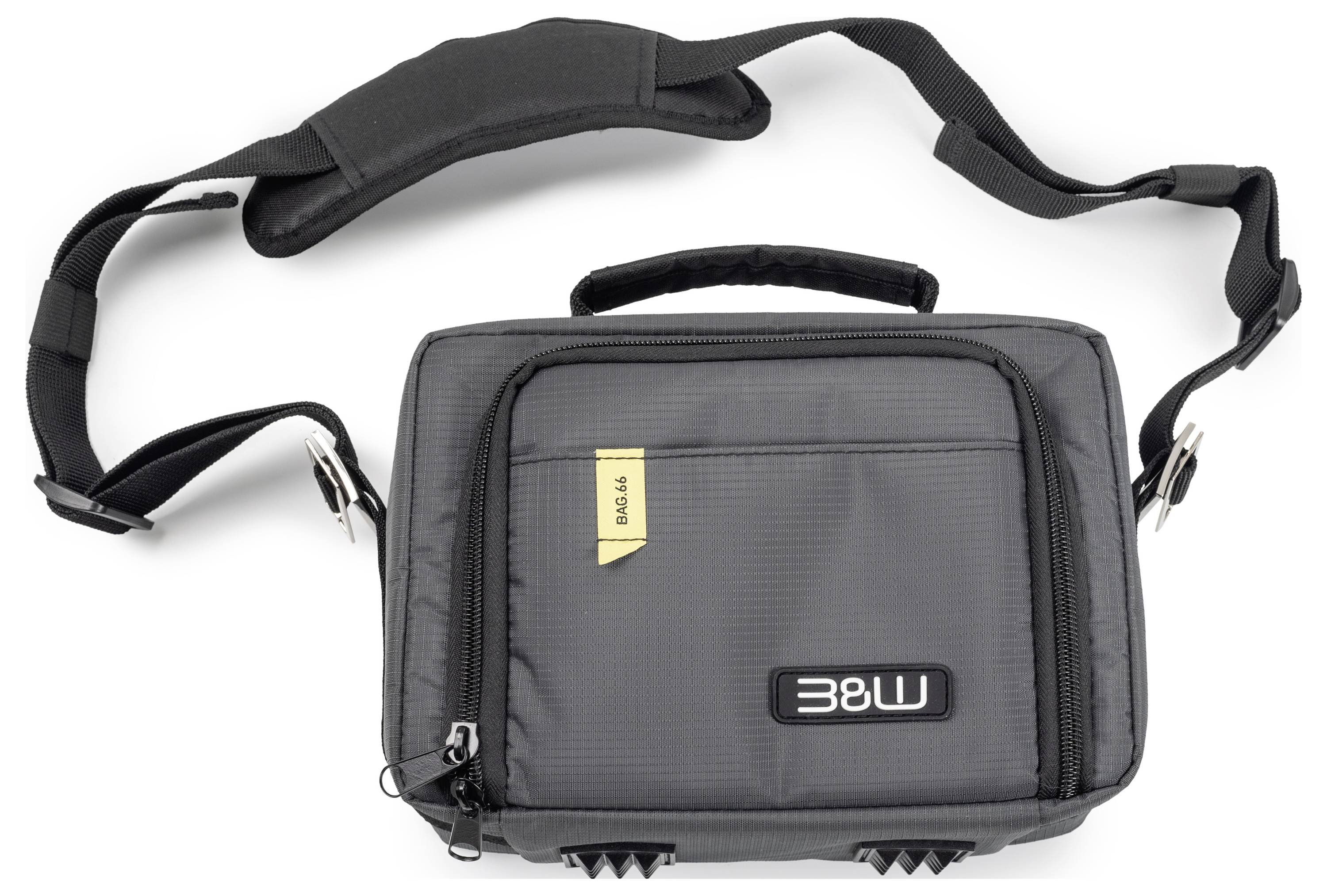 Czarna torba na ramię z regulowanym paskiem i uchwytem, z małą kieszenią zamykaną na zamek z przodu.