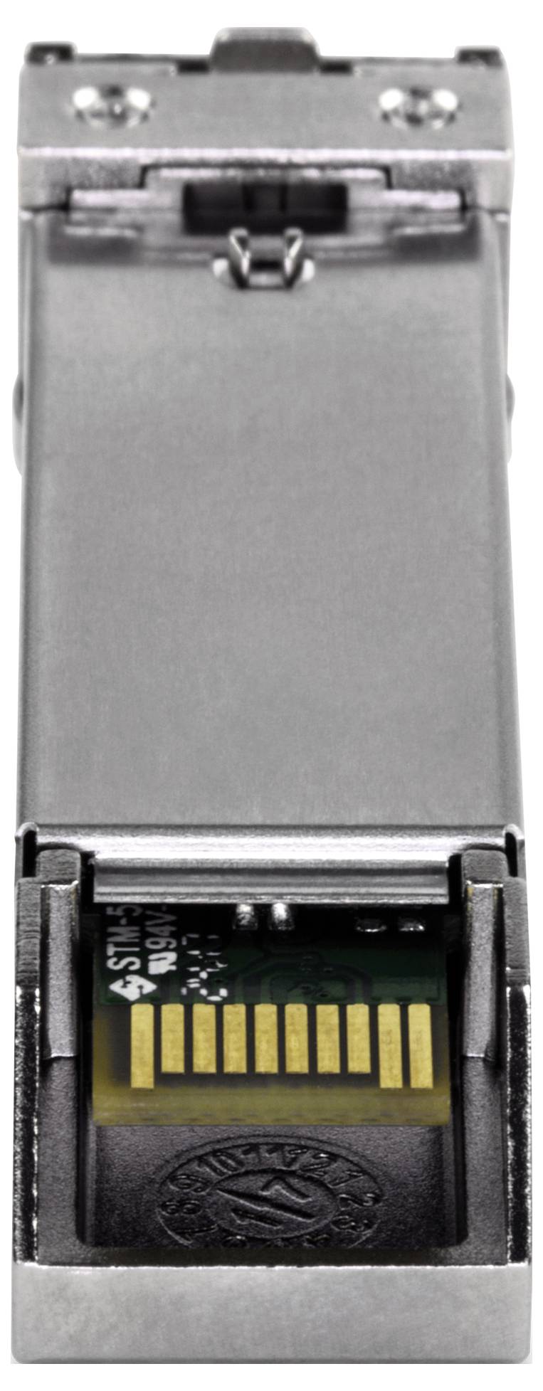 Bliskie zdjęcie metalowego modułu elektro-optycznego stosowanego do przesyłania danych w sieciach.