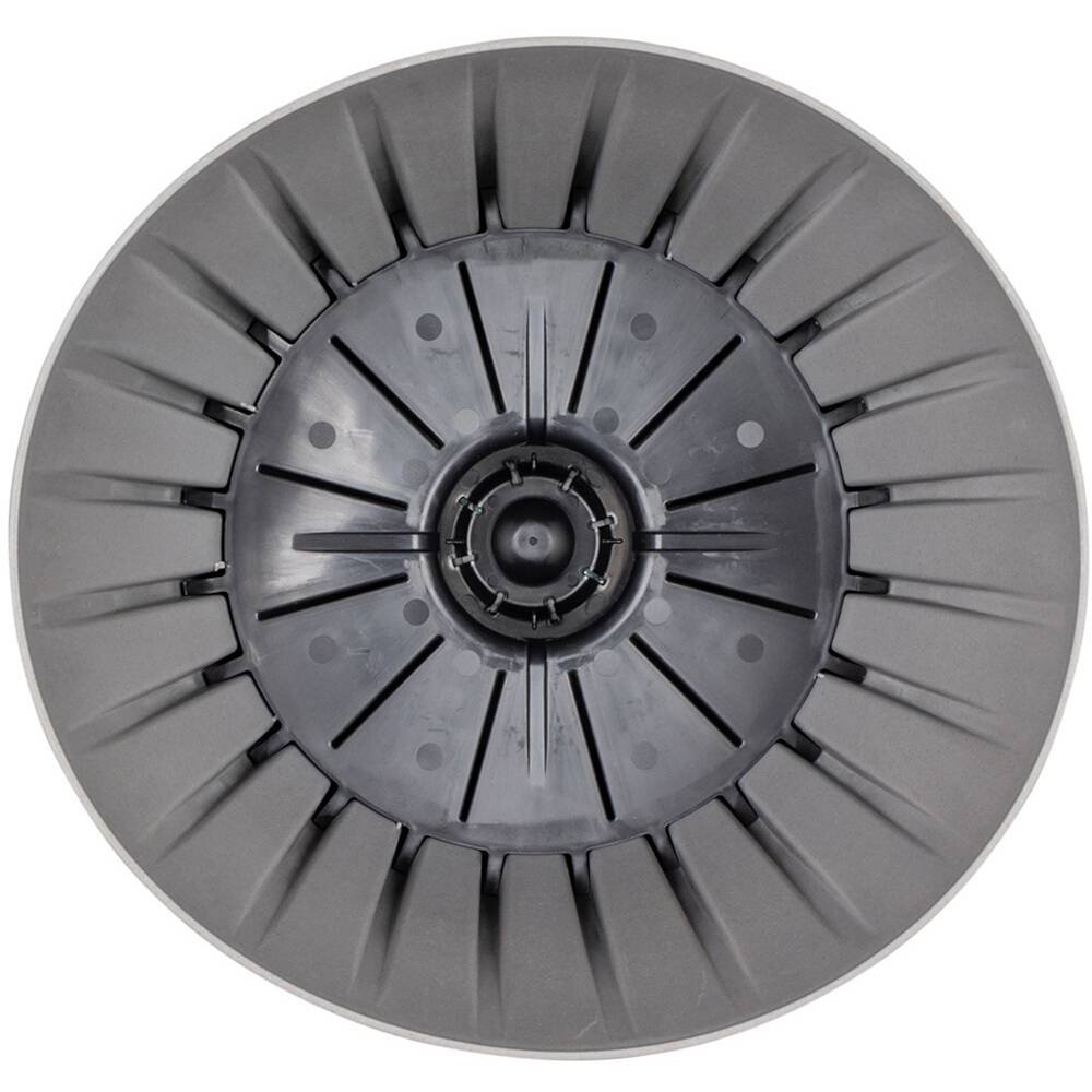 Widok z góry szarego koła wentylatora z symetrycznymi łopatkami zamontowanymi w okrągłej obudowie.