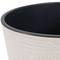 Okrągły, beżowy kosz na śmieci z czarnym wnętrzem. Idealny do użytku w biurze lub w domu.