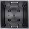 Czarna, kwadratowa obudowa z tworzywa sztucznego z wieloma punktami mocowania oraz wgłębieniem na środku.