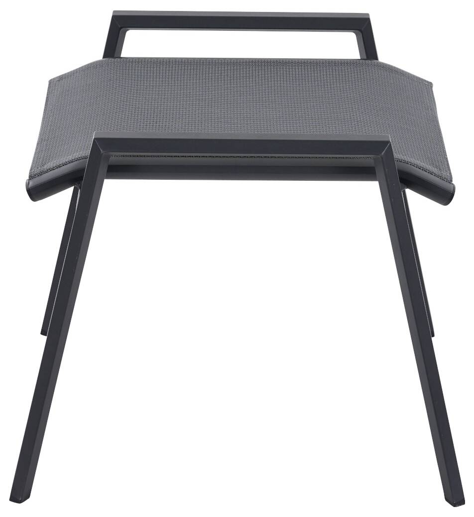 Nowoczesny czarny stołek metalowy z prostokątnym siedziskiem i zintegrowanym oparciem, odpowiedni do użytku wewnątrz i na zewnątrz pomieszczeń.