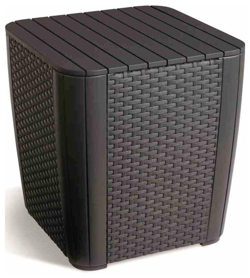 Brązowy, sześcienny taboret o plecionym wzorze. Odporny na warunki atmosferyczne, nadający się do użytku na zewnątrz.
