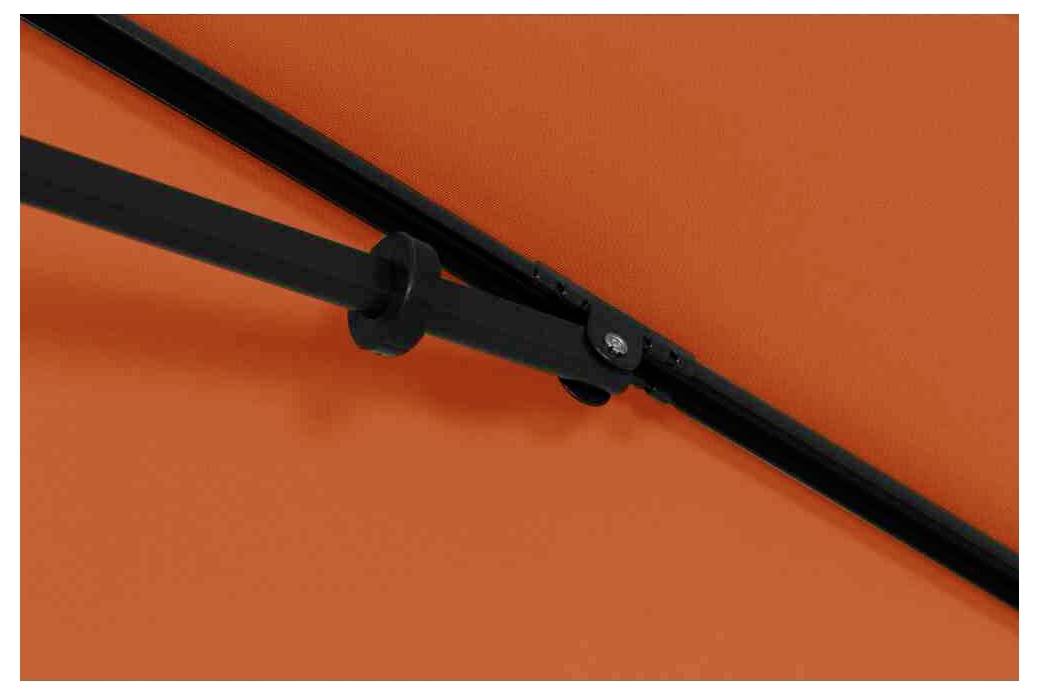 Czarny mechanizm dźwigni parasola na tle jaskrawego, pomarańczowego materiału.