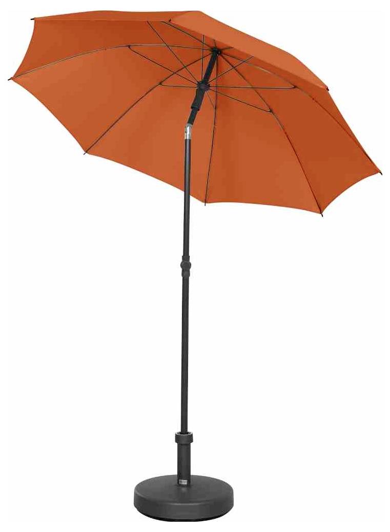 Pomarańczowy parasol stoi pionowo na okrągłej czarnej podstawie.