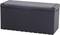 Czarna, prostokątna skrzynia magazynowa z pokrywą, odpowiednia do przechowywania sprzętu ogrodowego lub jako dodatkowe siedzisko na tarasie.