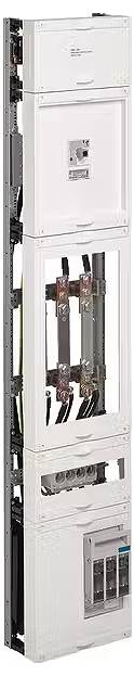 Pionowa szafa elektryczna z wieloma przedziałami, kablami i przełącznikami, używana do dystrybucji prądu elektrycznego w budynkach.