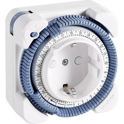 Mechaniczny timer z gniazdem elektrycznym, niebieski pierścień do ustawiania przedziałów czasowych. Godziny od 1 do 24 oznaczone na skali.