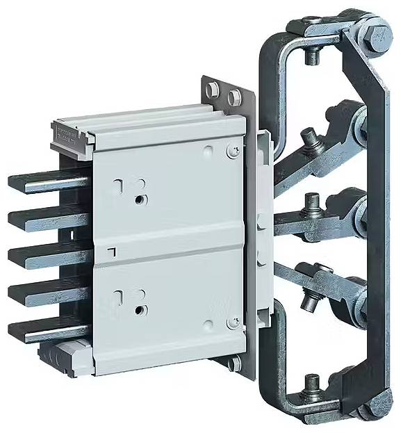 Elektryczny przełącznik z czterema odchodzącymi zaciskami, zamocowany na metalowym wsporniku, prezentuje przemysłową funkcjonalność.