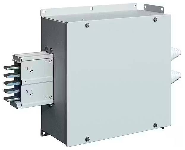 Prostokątna szara tablica elektryczna z wieloma podłączeniami kablowymi i sztywnymi połączeniami metalowymi.