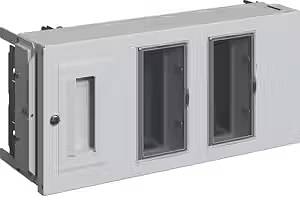 Szary, prostokątny element wentylacyjny z dwoma prostokątnymi otworami na przedniej stronie. Nadaje się do montażu naściennego.