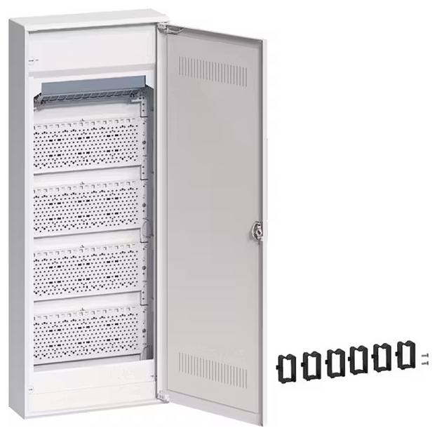 Otwarty rozdzielacz elektryczny z wieloma poziomymi szynami wewnątrz, przeznaczony do montażu urządzeń elektrycznych lub elektronicznych.