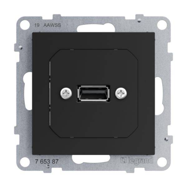 'Czarna wtyczka USB firmy Legrand, kwadratowa, zamontowana na szarym uchwycie metalowym, numer modelu 7 653 87.'