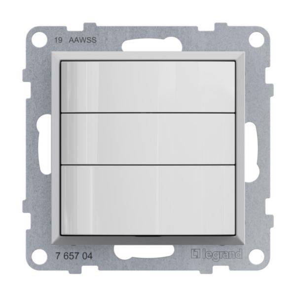 Trójsekcyjny, biały włącznik światła w kwadratowej metalowej ramce.