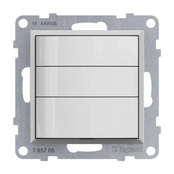 Potrójny przełącznik świateł w prostokątnej metalowej ramce, odpowiedni do sterowania wieloma źródłami światła w jednym pomieszczeniu.