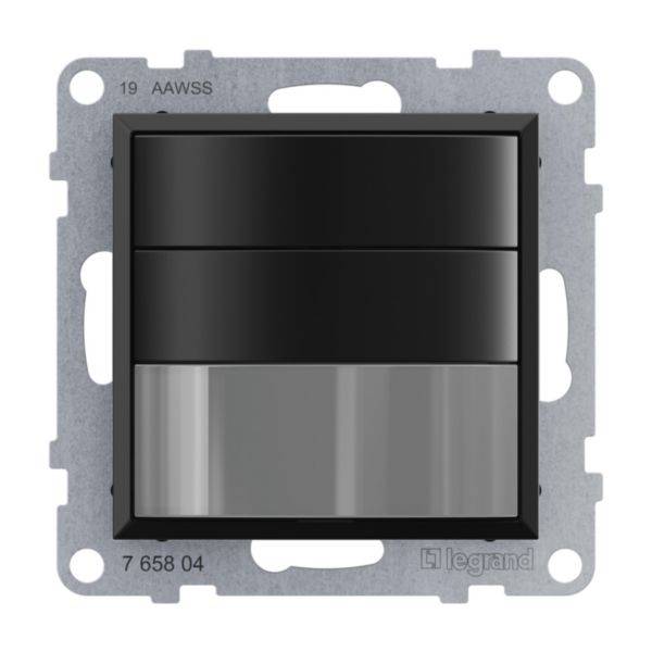 Pulpit sterowniczy z trzema czarnymi przyciskami i srebrną powierzchnią, zamontowany na metalowej ramie.