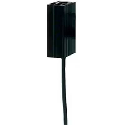 Czarny kabel USB z prostokątnym złączem, ustawiony pionowo.