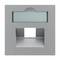 Szara, kwadratowa lampa z prostokątnym oknem świetlnym u góry i zakrzywonym otworem wylotowym u dołu. Nowoczesny, minimalistyczny design.