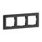 Potrójna ramka w wyglądzie włókna węglowego do włączników światła lub gniazdek elektrycznych, prostokątna, czarna, nowoczesna.