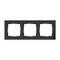 Potrójna rama w czarnym, węglowym wzorze aerodynamicznym, pasująca do trzech przełączników lub gniazd elektrycznych.
