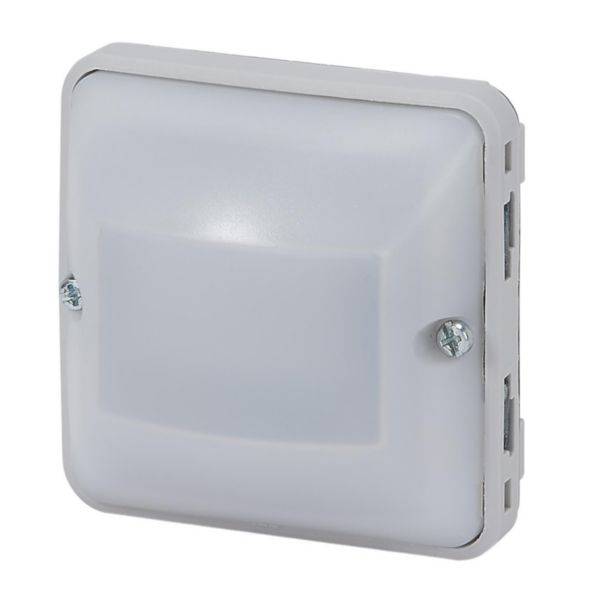 Biała, kwadratowa lampa ścienna o zaokrąglonych krawędziach z widocznymi dwiema śrubami na przedniej stronie.