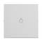 Kwadratowy, biały włącznik światła z symbolem żarówki pośrodku wskazuje, że jest to włącznik światła.