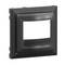 Czarny kwadratowy plastikowy ramka z prostokątnym wycięciem pośrodku, stosowany do włączników lub gniazd elektrycznych.