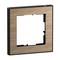 Kwadratowa ramka włącznika światła w wyglądzie drewna, z czarną obwódką, puste pole środkowe do instalacji włącznika.