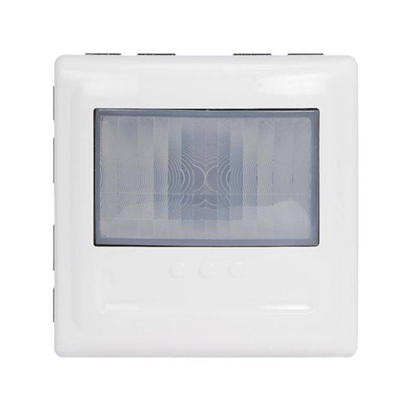 Prostokątny, biały czujnik ruchu z dużym, centralnym, przezroczystym obszarem na przedniej części.
