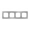 Srebrna rama z czterema identycznymi kwadratowymi otworami, odpowiednia do zamocowania na ścianie dla włączników lub gniazdek elektrycznych.
