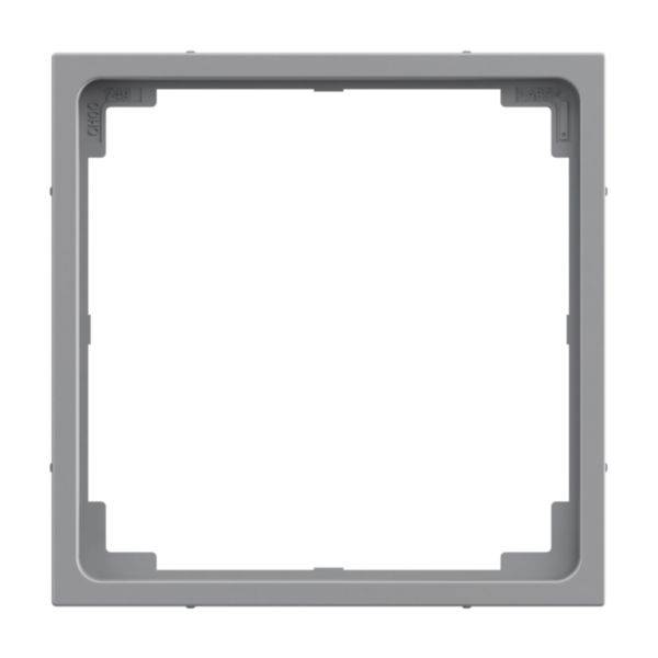 Kwadratowa, szara rama z tworzywa sztucznego o prostych krawędziach, ułożona na białym tle.