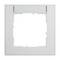 Biała kwadratowa ramka z przezroczystym fragmentem u góry. Przeznaczona głównie do gniazdek elektrycznych lub włączników.