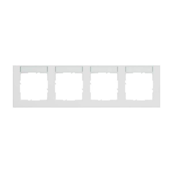 Biała, prostokątna ramka z pięcioma pustymi otworami, odpowiednia do osadzenia przełączników lub gniazd elektrycznych w instalacji ściennej.