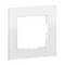 Pojedynczy, kwadratowy, biały plastikowy ramka do włącznika światła lub gniazdka elektrycznego, bez widocznych znaków lub logo.