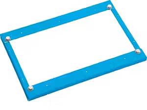 Prostokątna niebieska ramka na zdjęcie z czterema srebrnymi śrubami w narożnikach.