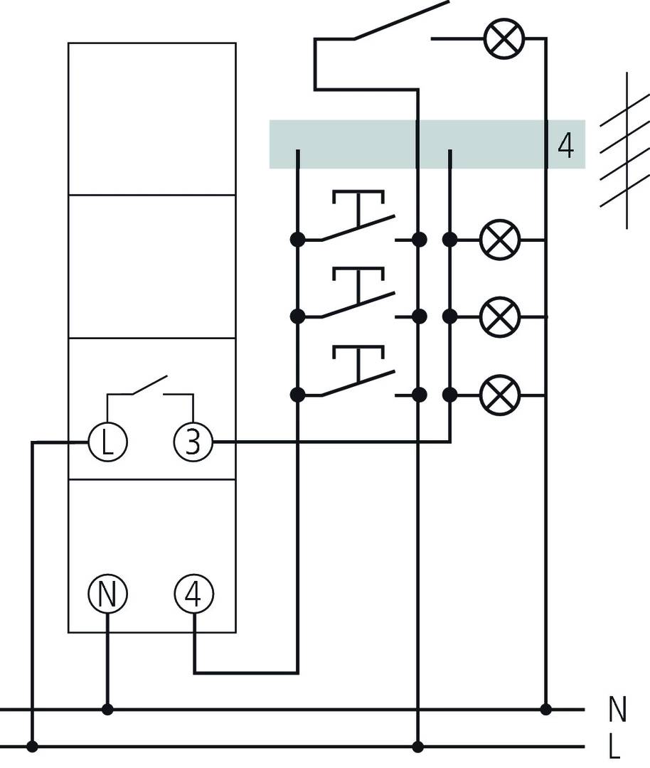 Techniczny rysunek schematu elektrycznego przedstawia elektryczne pole rozdzielcze z wyłącznikami, przewodami i symbolami, w tym L i N.
