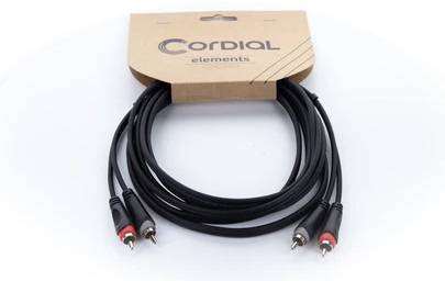 Dwa czarne kable audio z wtyczkami RCA, zapakowane w karton z nadrukiem 'Cordial elements'.